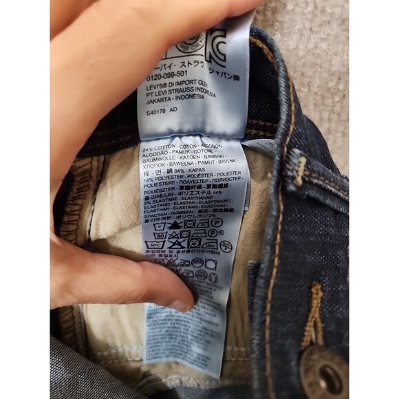 Levis Perfectly Slimming 512 Straight Leg Jeans Womens 4 Blue Dark Wash Stretch - Picture 7 of 9